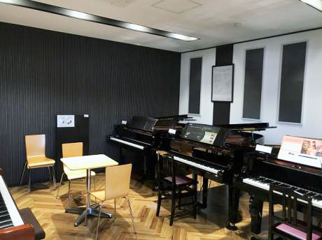 グランドピアノ試弾室